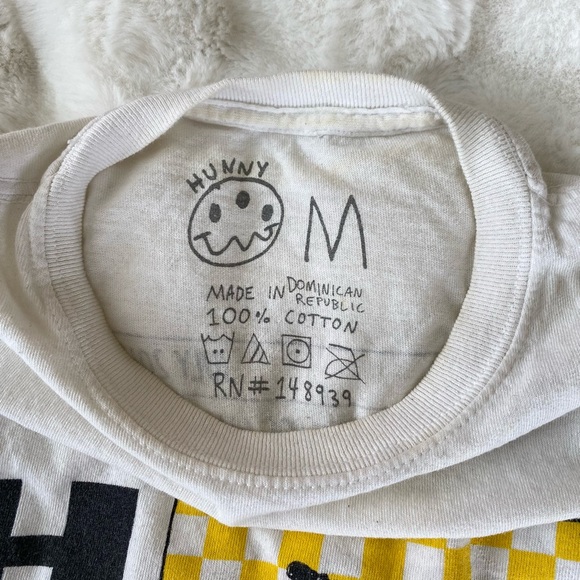 Hunny Merch • Tee - Picture 4 of 5